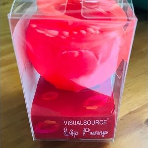 Silicone Fish Manual Lip Plumper NIB